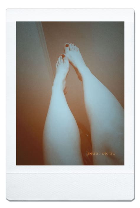 Found a bunch of old Polaroids of my wife! : r/PolaroidNudes